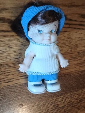 Vintage 1960s Uneeda Pee-Wee Doll - 3.5" Miniature - Blue/White Outfit - Hong...